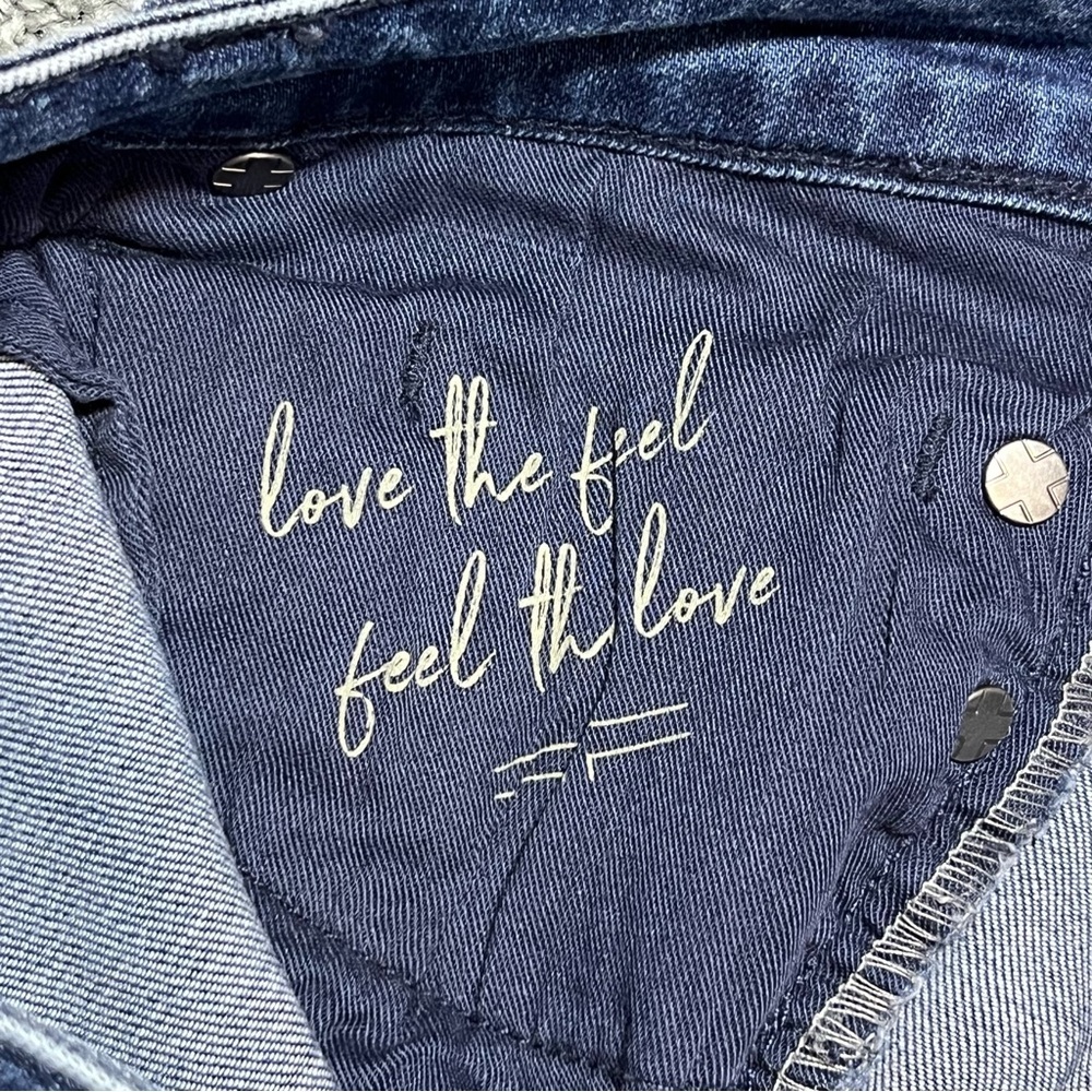 Liverpool The Crop Denim Jeans Womens Size 8 Blue Embroidered Raw Hems - Picture 11 of 15